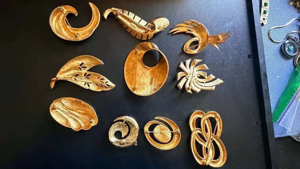 (10)Vintage Designer Gold-Tone Costume Jewelry Brooch Collection W/ Marquetry Tr